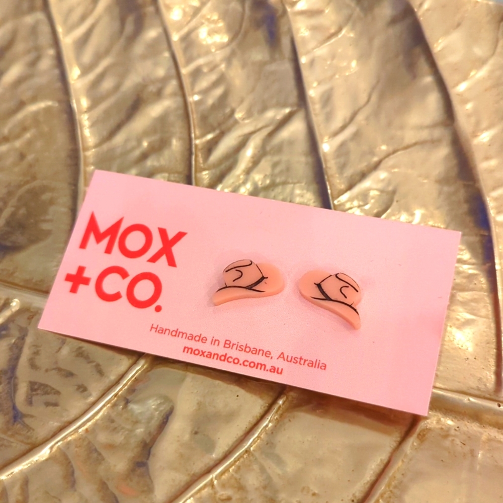NWT/IP 🦘💕MOX & CO💕🦘 acrylic Studs Sterling Posts/Bks 🤠 BEIGE COWBOY HATS 🤠